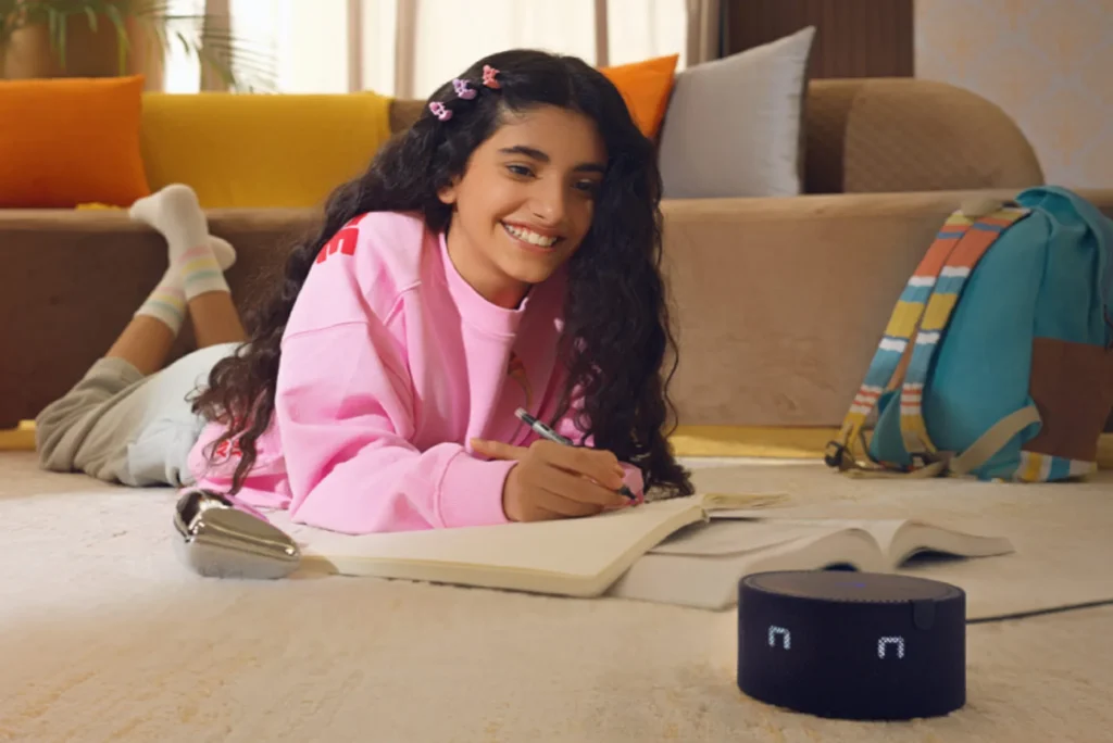 Features the Compact Yasmina Mini