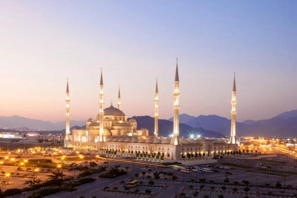 Plan a Balanced Sightseeing Schedule in Fujairah